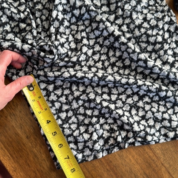 Vintage Honors Apparel Black and White Long shorts with Floral Print medium - Picture 8 of 10